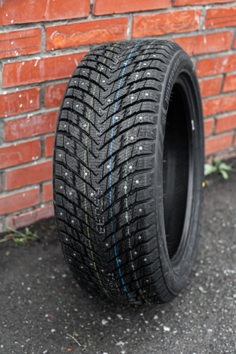 фото протектора и шины WINTERNOVA STUD II Шина ZMAX WINTERNOVA STUD II 275/40 R18 103T