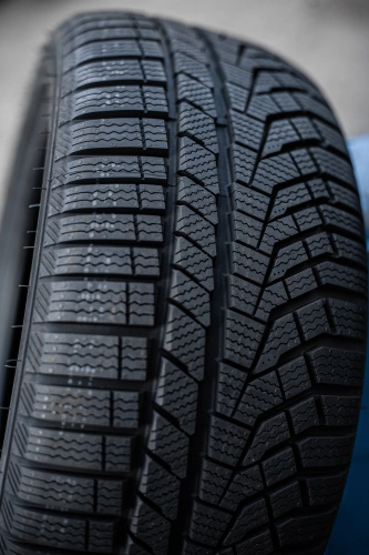 фото протектора и шины Ice Blazer Alpine EVO1 Шина Sailun ICE BLAZER Alpine EVO1 245/45 R17 99V